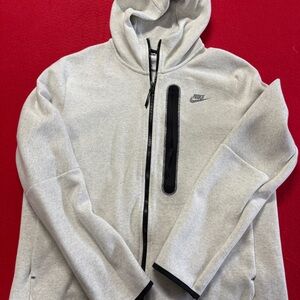Nike Men's Gray Hoodie Sweater